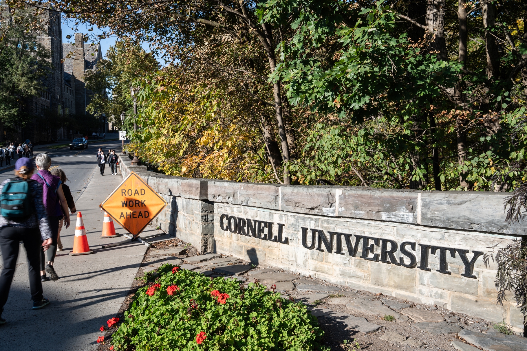 Cornell enfrenta una moción de censura por su respuesta a las denuncias de agresión sexual