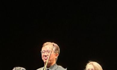 El director musical y artístico compartió la velada con reconocidos rostros del cine, la moda y la política