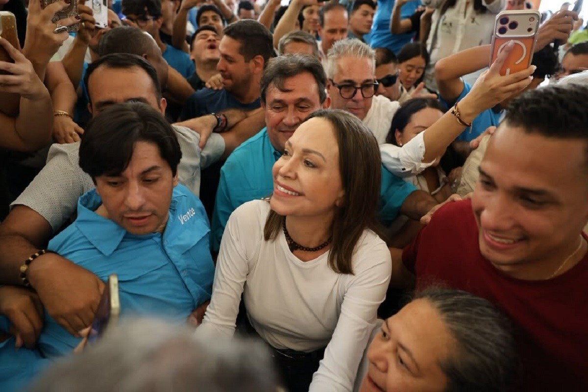 María Corina Machado regresa a Venezuela tras varios intentos: “Estoy aquí. Con ustedes”