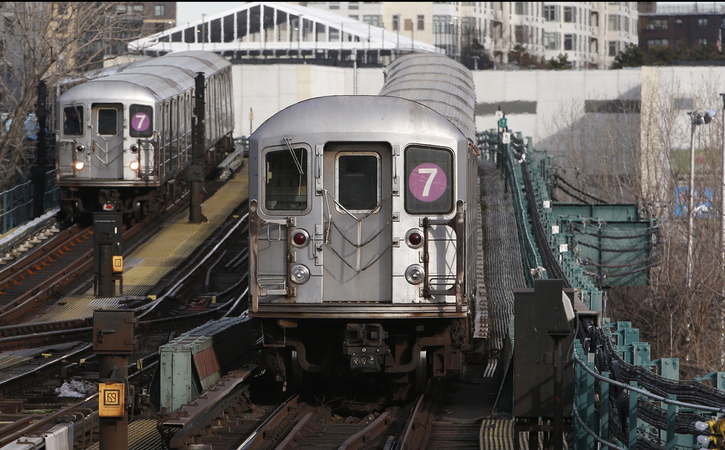 Aranceles podrían encarecer en $1,000 millones los nuevos trenes y autobuses de Nueva York