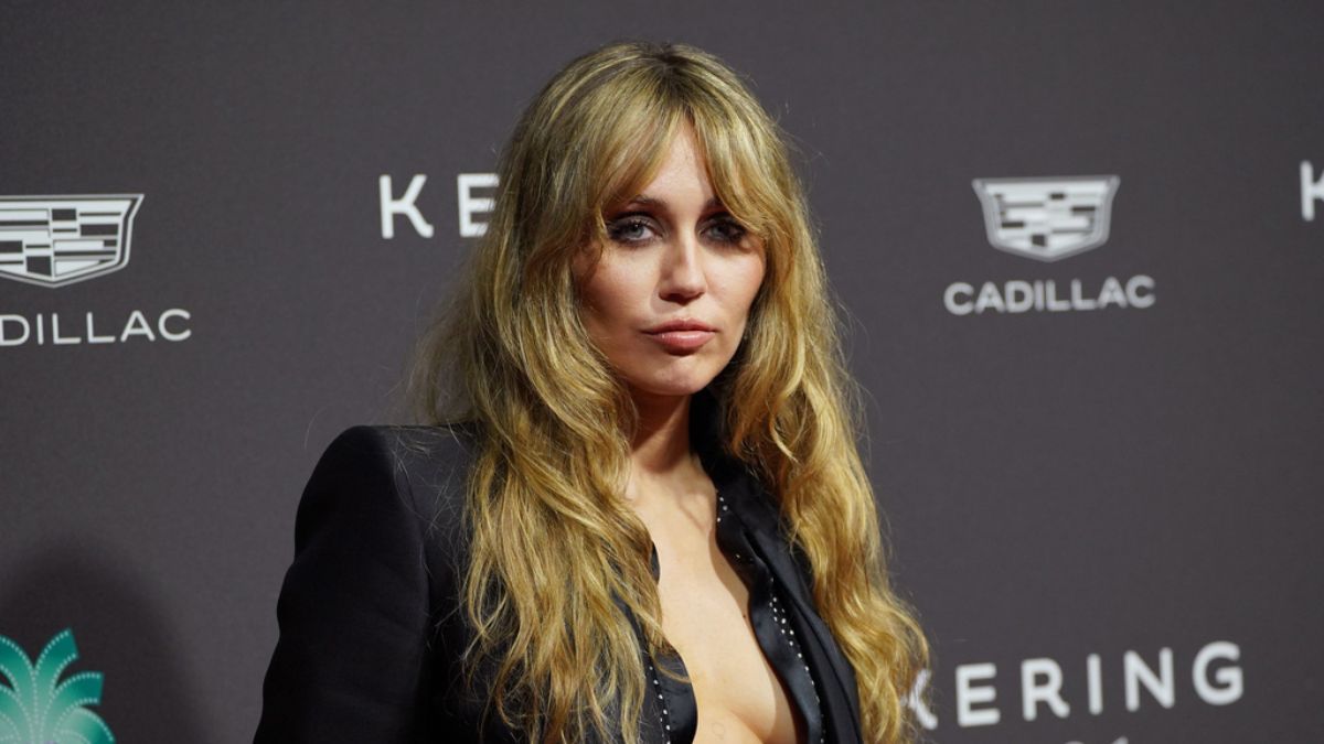 Miley Cyrus comparte un momento íntimo con una fan con cáncer