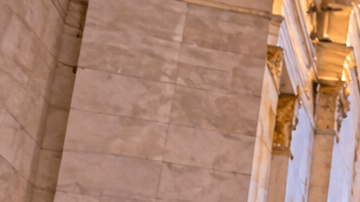 Visitantes en un Gran Salón Histórico
