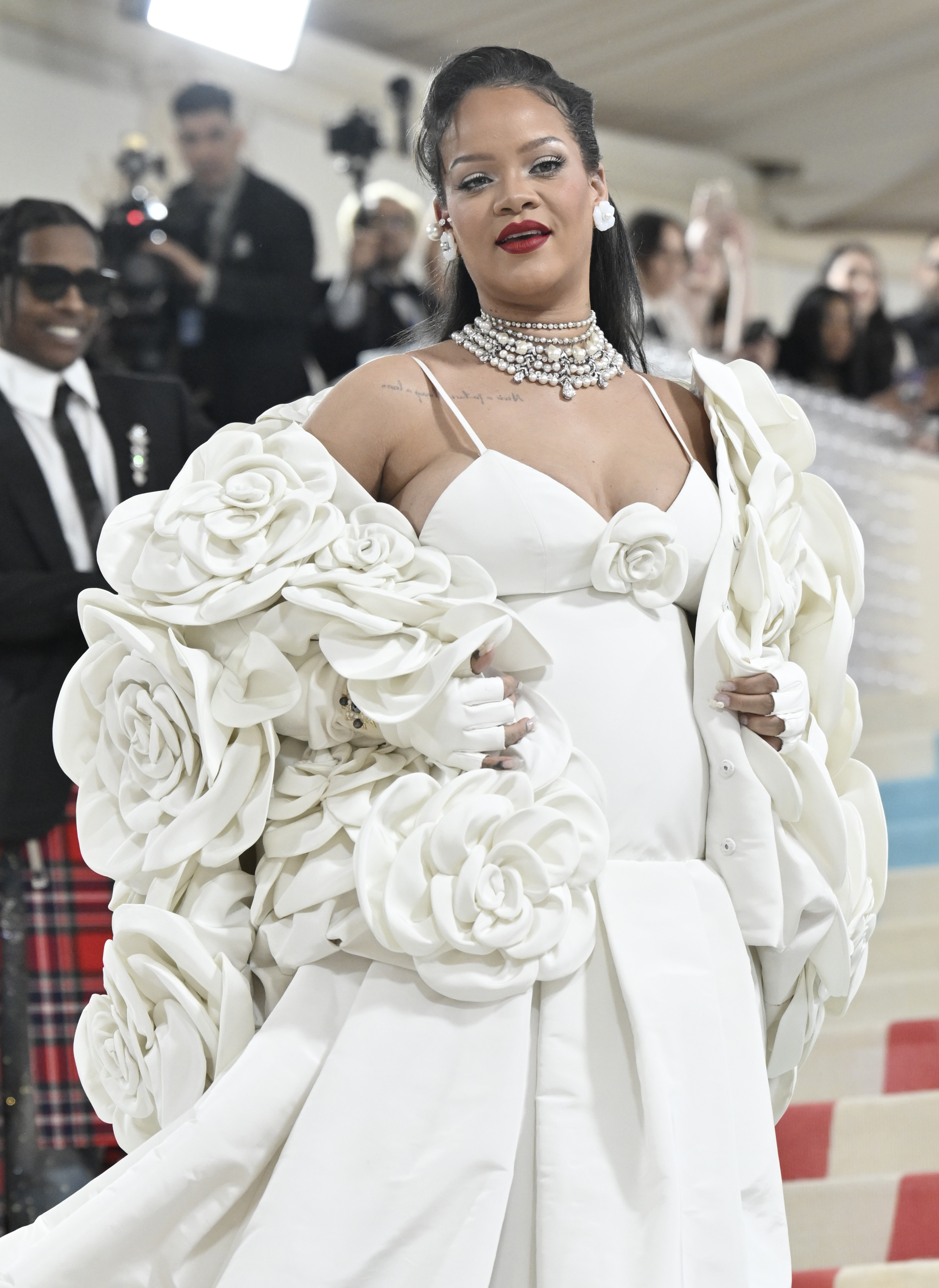 Rihanna muestra sus dotes bailando quebradita al ritmo de la banda El Recodo