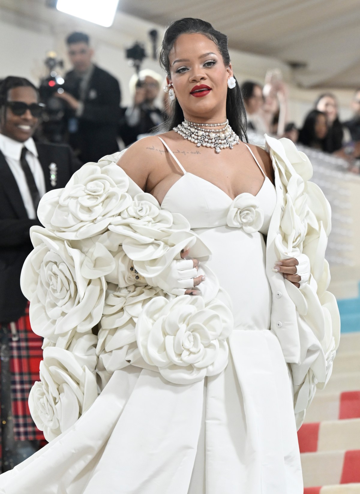 Rihanna muestra sus dotes bailando quebradita al ritmo de la banda El Recodo