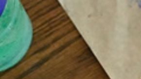 Sobres de la nueva salsa Duo Habanero de Taco Bell, diseñados con consejos y frases en nueve idiomas diferentes gracias a su alianza con Duolingo.
