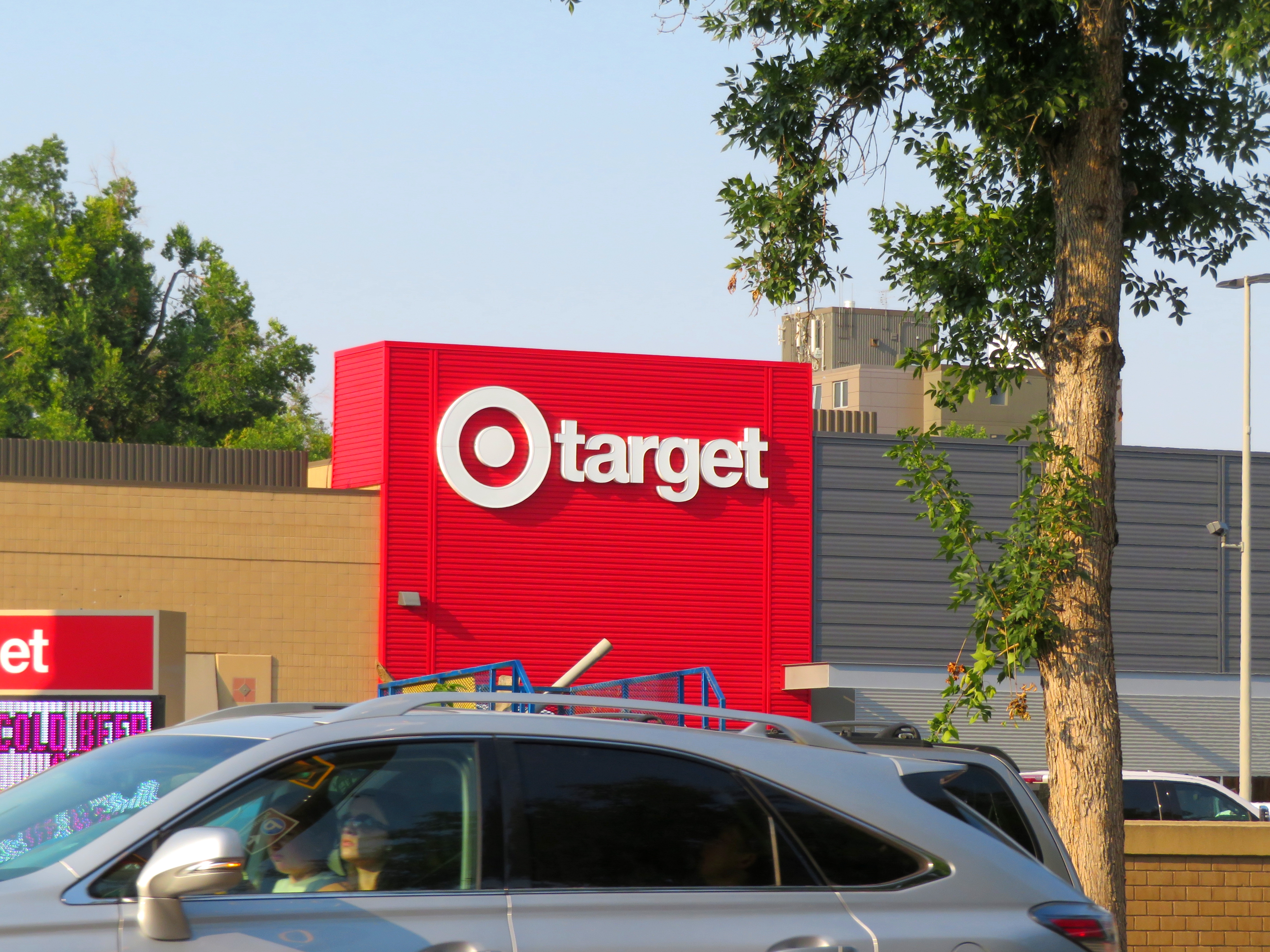 Target ofrece empleo a $20 por hora en Nueva York para acomodar mercancía de noche