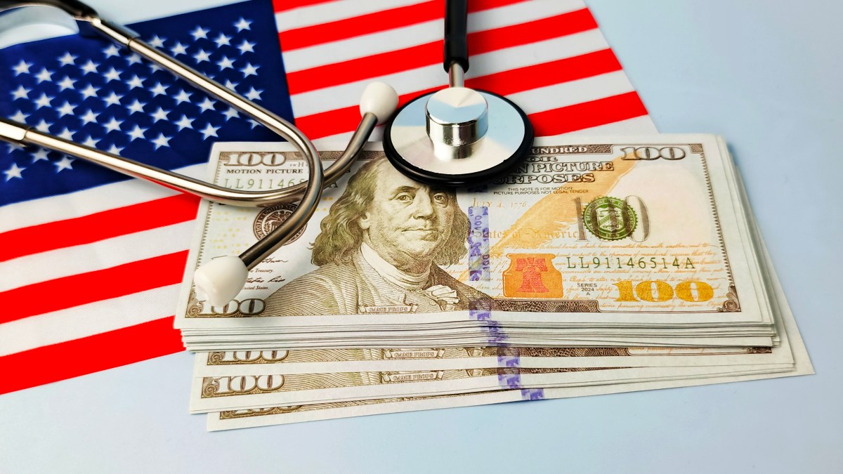 Nueva York ayuda a mayores de 65 años a pagar medicamentos con el programa EPIC