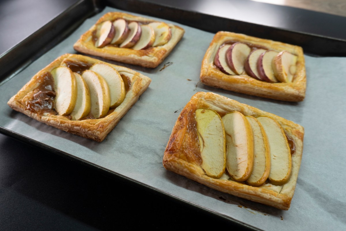 Hojaldres de manzana express: la receta más fácil, crujiente y deliciosa