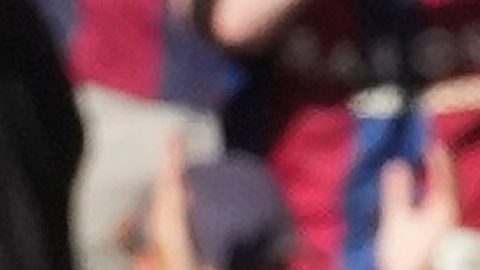Roger Brugué, del Levante, celebra tras marcar el segundo gol de su equipo durante el partido de la Liga española entre el Levante y el Barcelona. Imagen referencial.