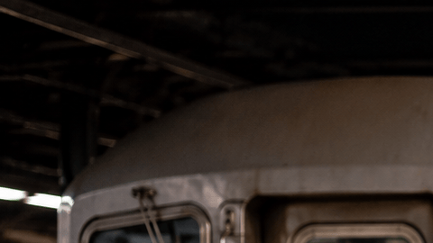 Tren de la línea 1 del Metro de Nueva York en la estación 125 St