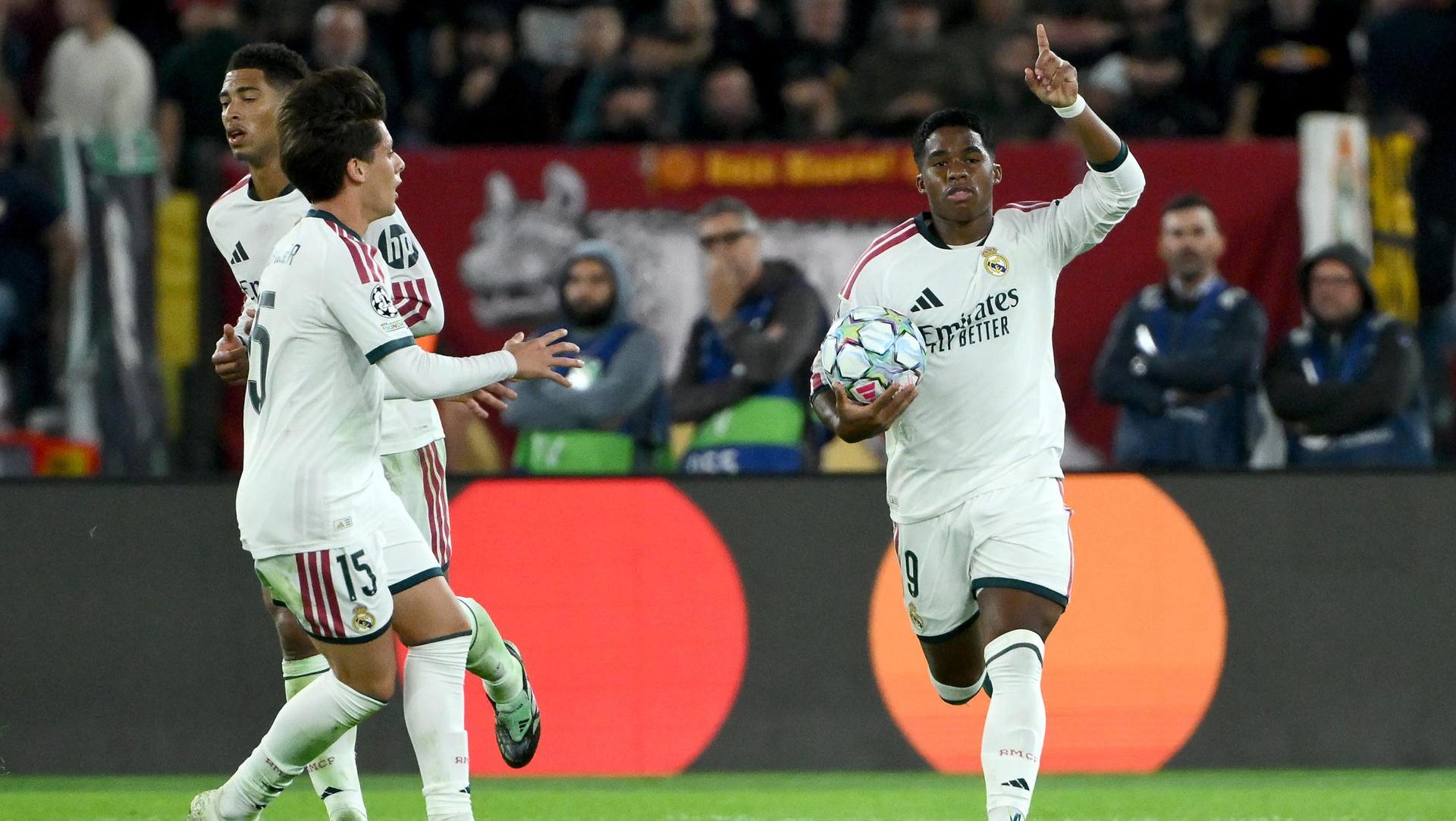 El Real Madrid apeló a su mística en Champions League con épica remontada a la Roma