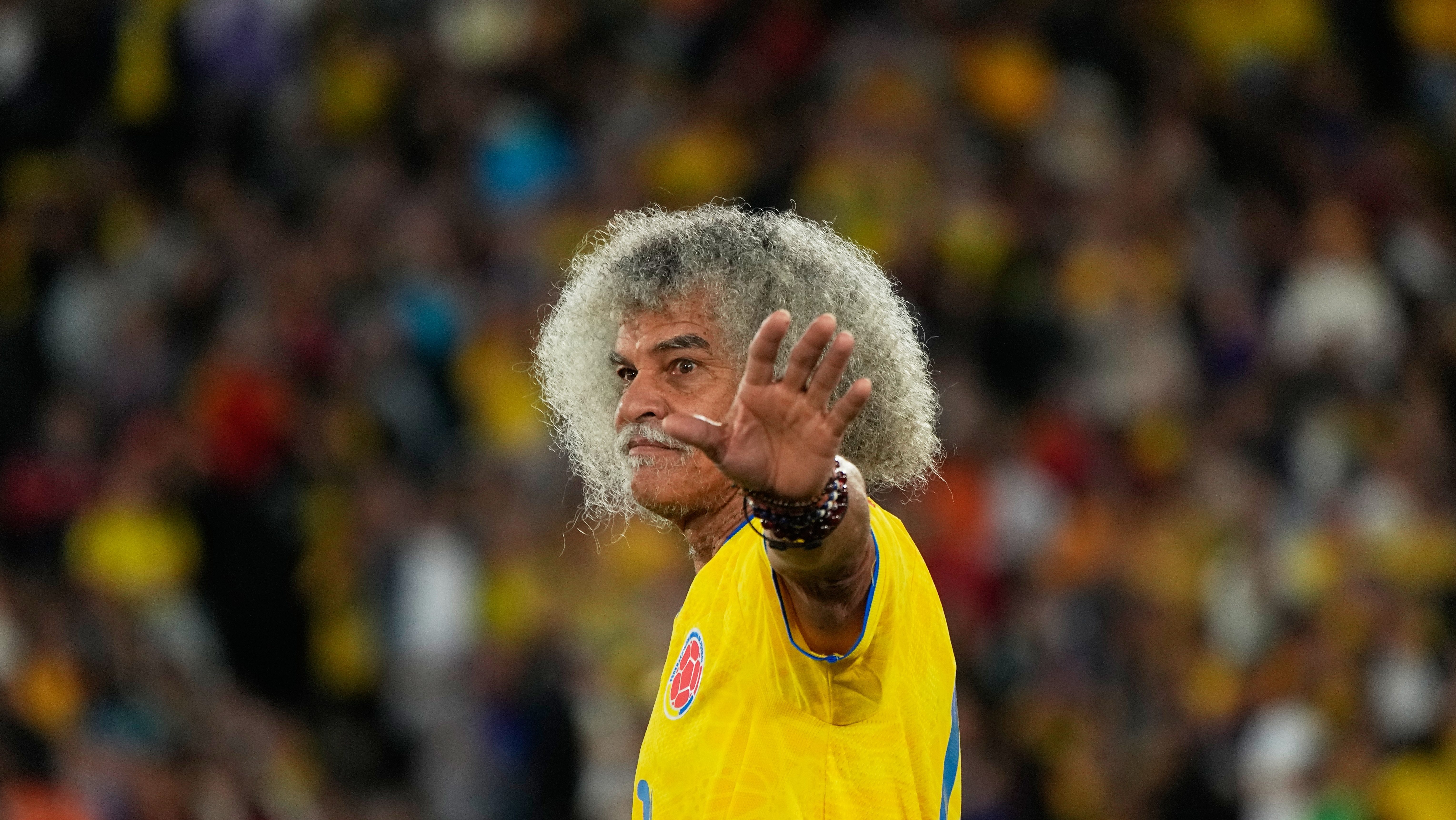 El Pibe Valderrama se rapa y deja atrás su icónica melena